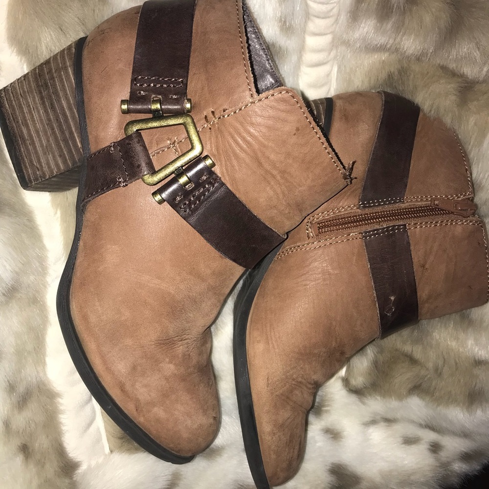 ALDO LEATHER BUCKLE BOOTIES!!